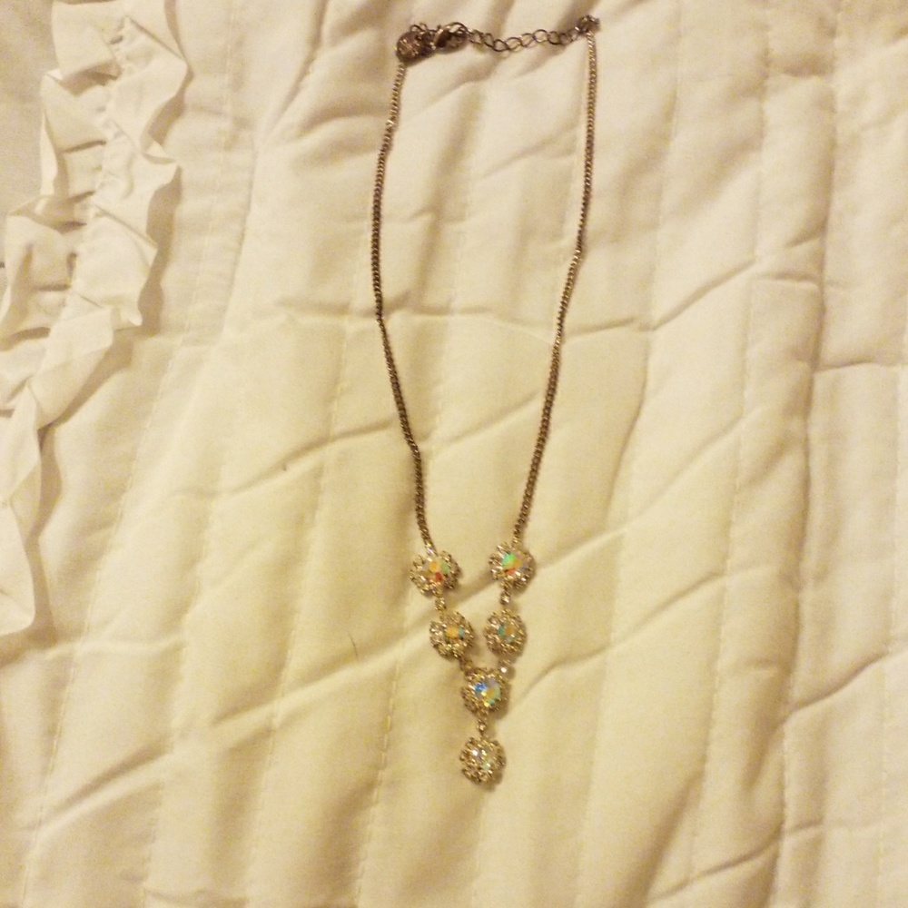 Crystal like necklace